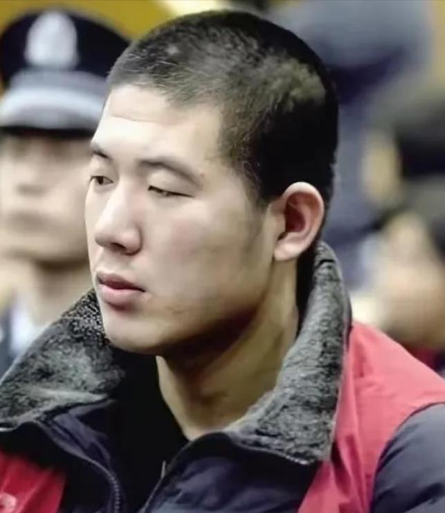 2006年，一名刚脱下军装的退伍兵，为了活命在街头摆摊。谁也没想到，一次执法冲突