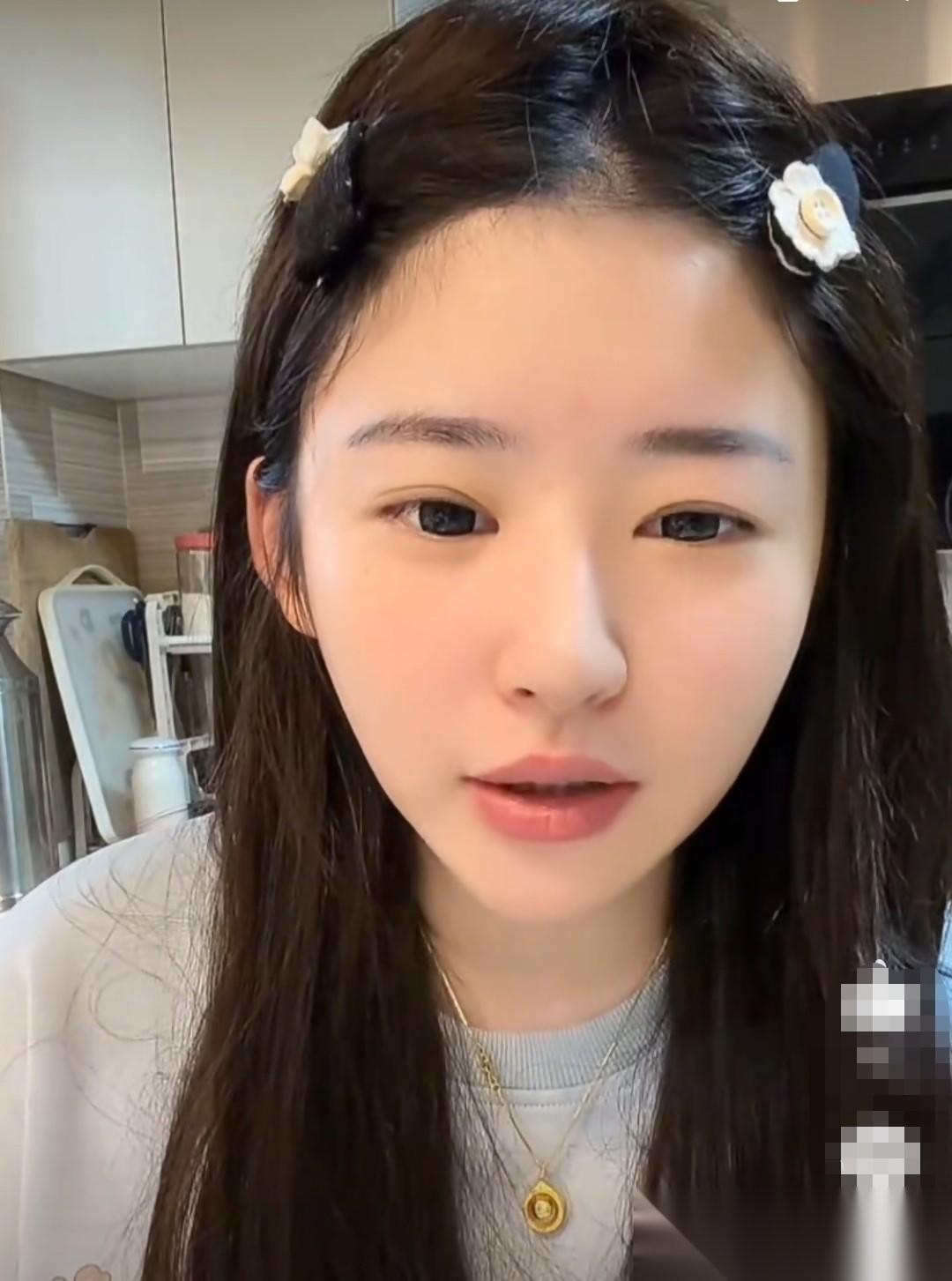 最近黄一鸣直播的时候，有个网友突然在弹幕里问了个挺有意思的问题：“如果王思聪落魄