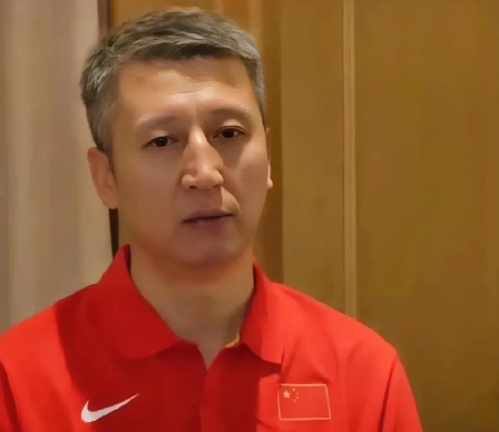 中国男篮最后一场热身赛名单出炉，第一个被淘汰的也基本出来了。今晚男篮继续迎战