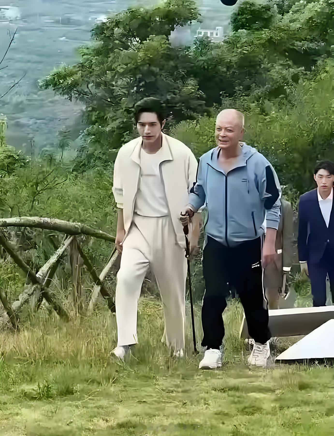一代巨星终究逃不过岁月洗礼，还有多少人认识他呢？