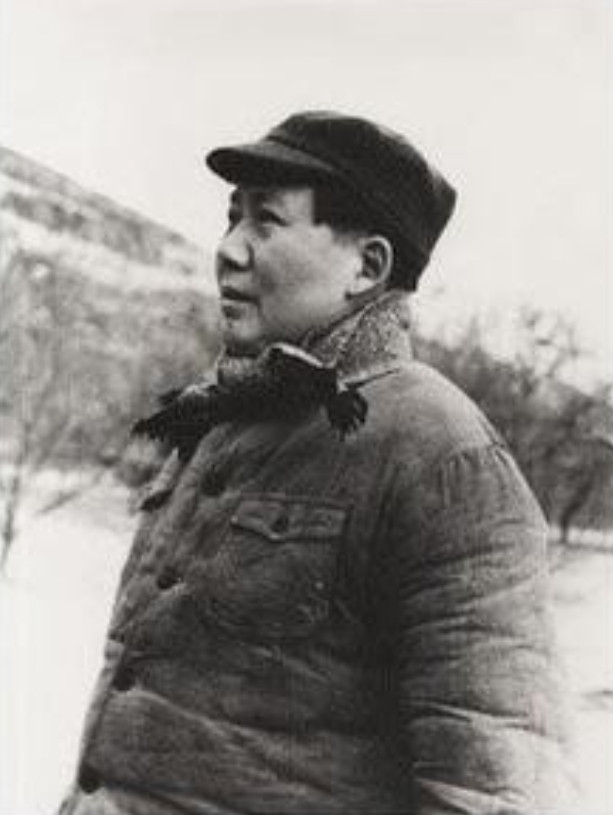 1950年，李家骥偷偷把毛主席的衬衣送给李风华的孩子当了尿布。没想到隔天主席就开