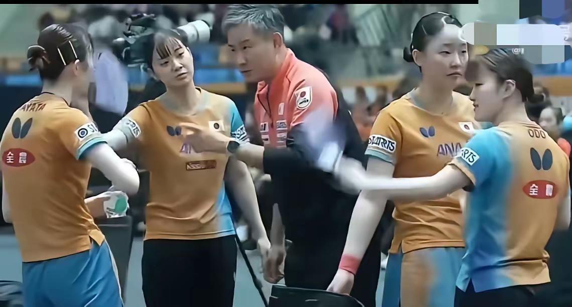 可见张本美和是个爱记仇的人，终究还是太年轻了，不会做人，昨晚队友早田希娜局间休息
