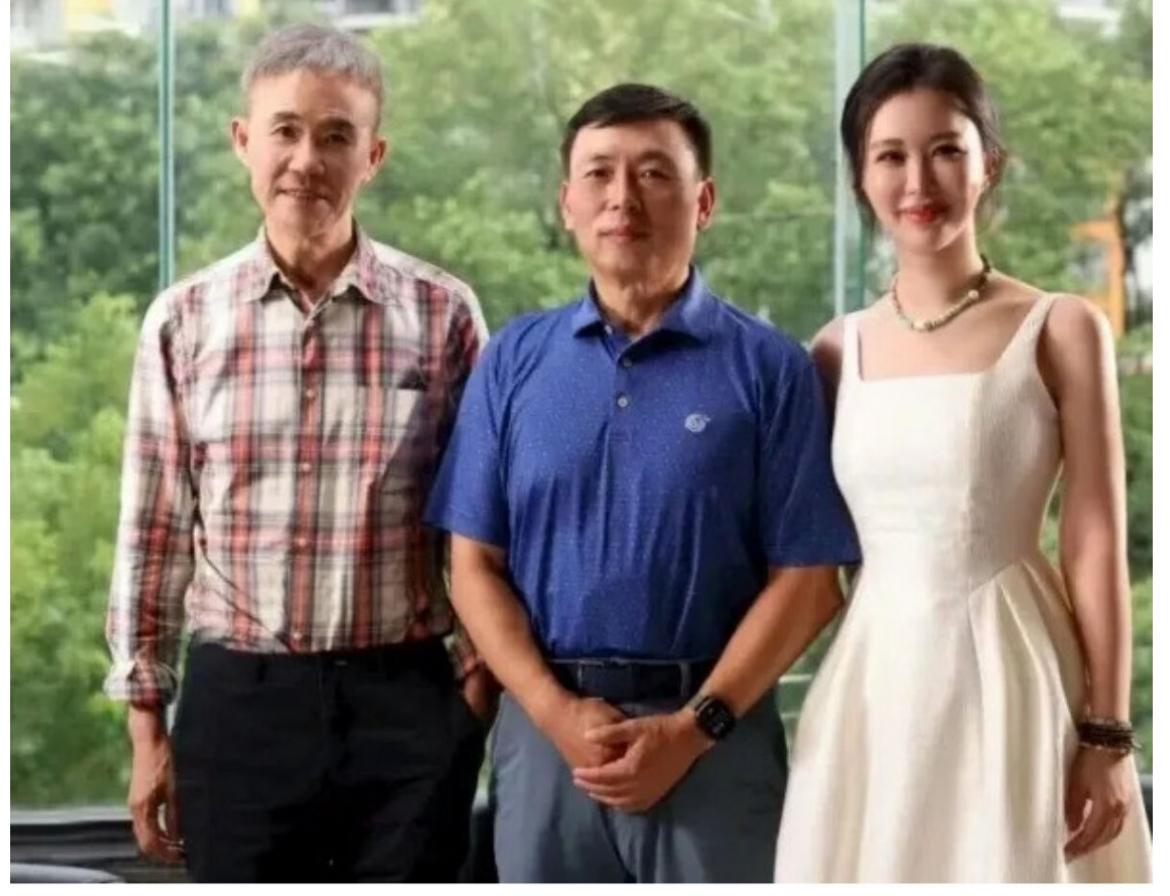 娶小娇妻值得羡慕吗？王石娶了比自己小30岁的老婆，原本有家有业退休每年还有一千万