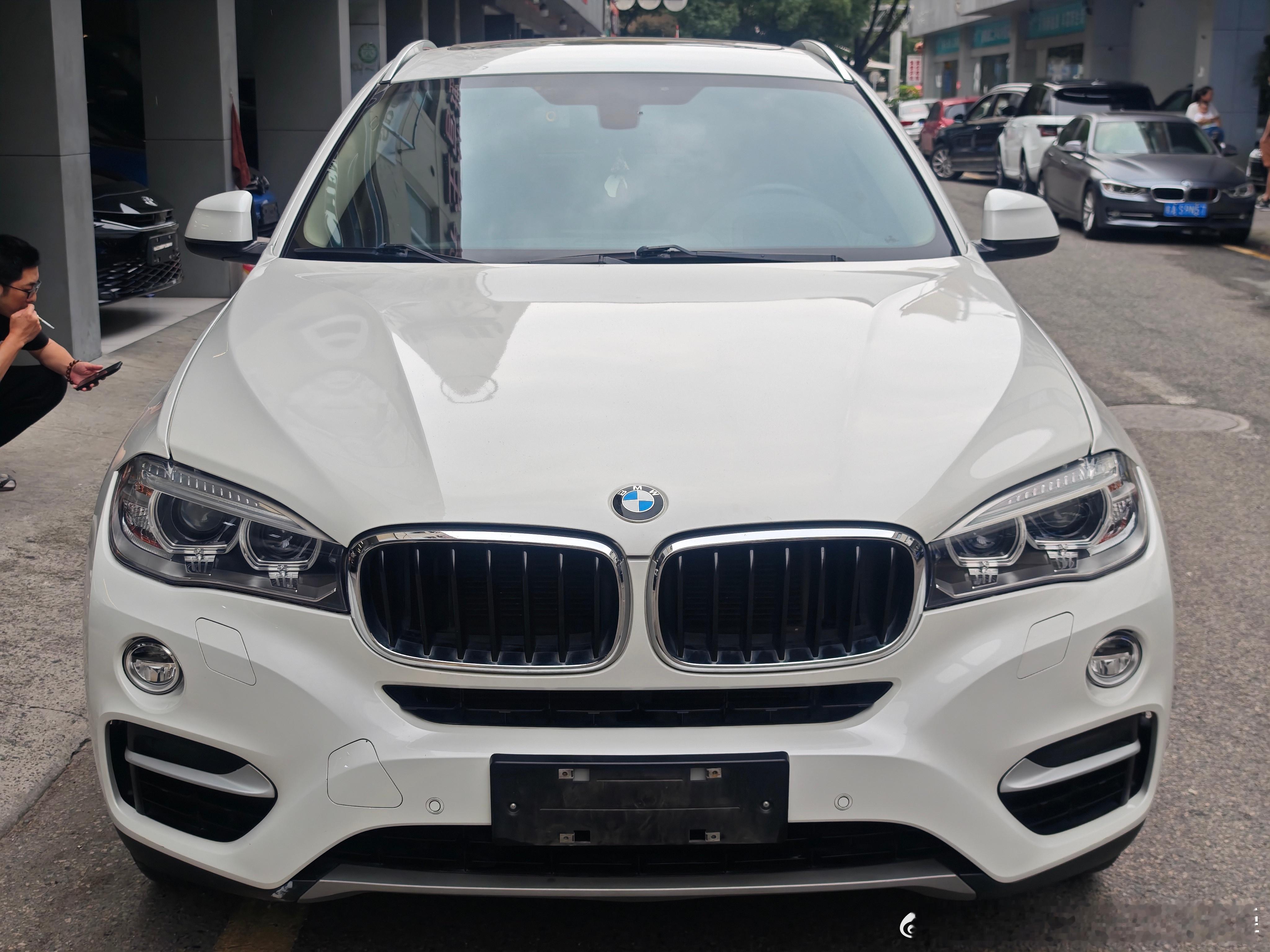 宝马X63.0T2015年9月上牌.行驶11万公里高配5座，新车106万，现