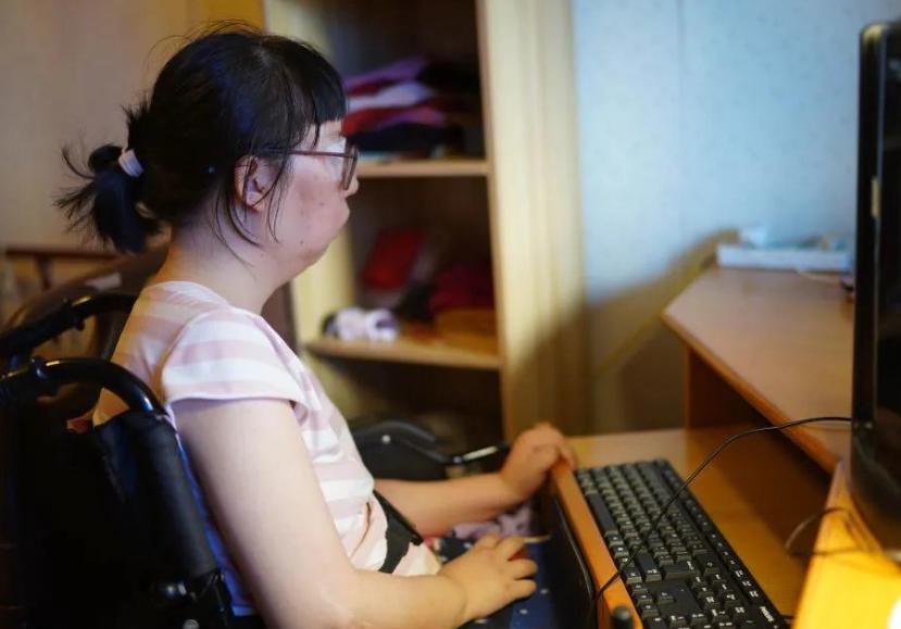 2012年，安徽30岁医学女博士，突然瘫痪在床，丈夫天天悉心照料，旁人都夸她嫁对