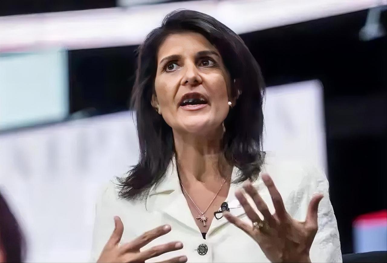 妮基·黑利叫嚣中国“窃取”技术！4月24日，美国前驻联合国大使妮基·黑利在社