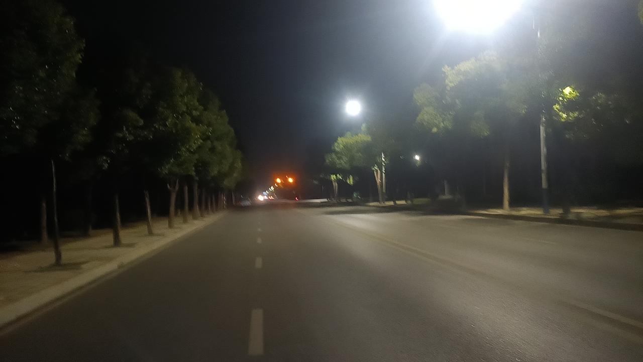 科技创新与应用希望在人工智能、量子计算、可再生能源等前沿科技方面取得重大突破，