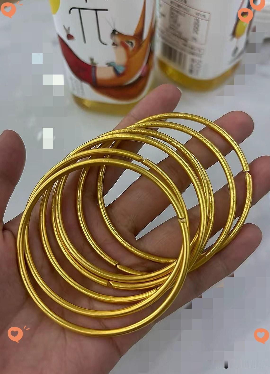 金价巨高不下，想买大金镯子的告诉你们一个省钱方法，去银行买金条去首饰加工店加工，