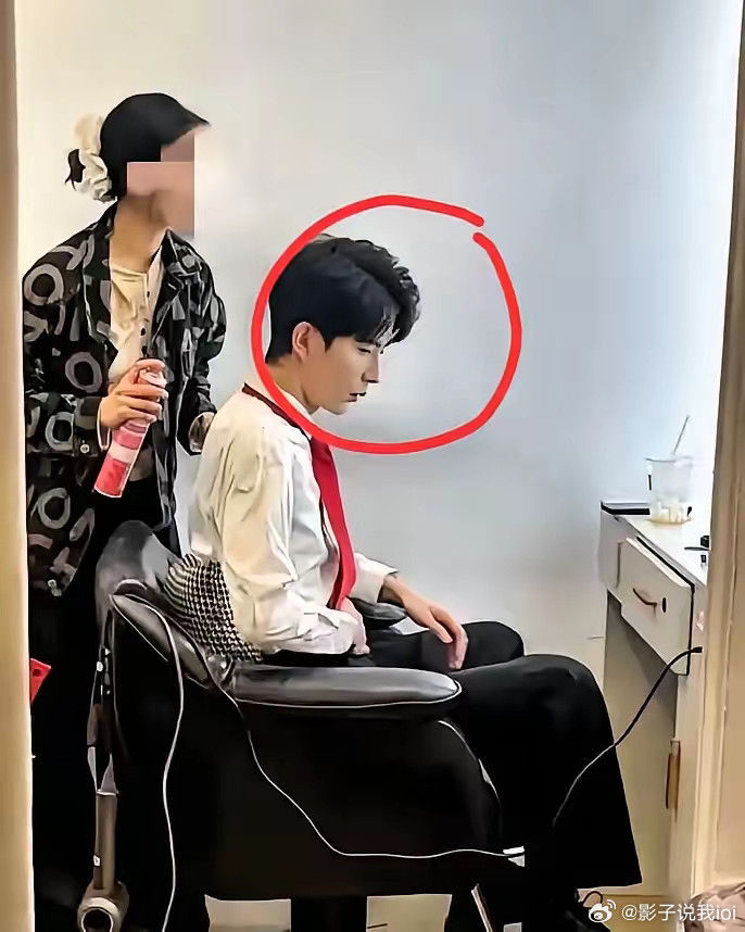 关于于朦胧更多的照片被爆出来了原来就在之前，于朦胧就有点不对劲了​原来之前，他