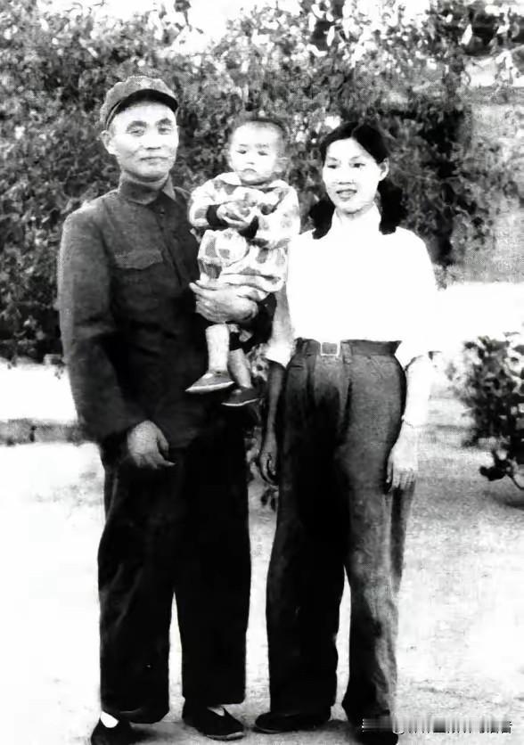 1951年9月17日，开国中将杜义德被任命为志愿军第三兵团副政委，准备开赴朝鲜，