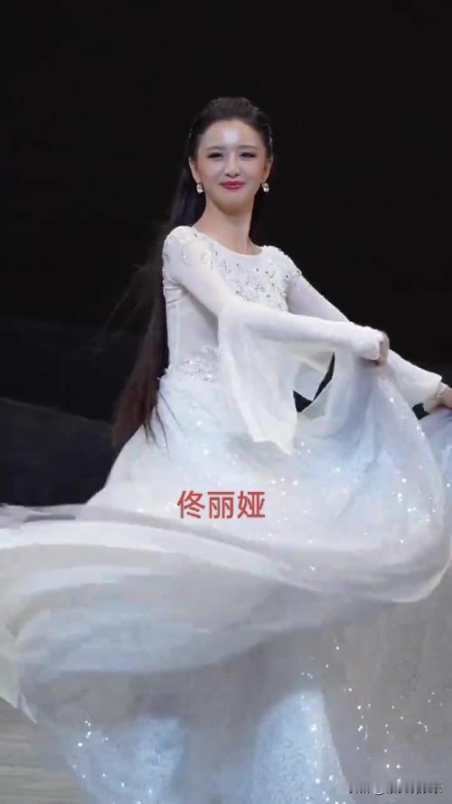 内娱舞台杀疯了！佟丽娅舞剧封神，歌手实力逆袭，内娱舞台彻底炸场！佟丽娅携舞剧《