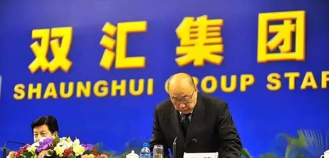比猪肉抗生素超标更隐蔽的隐患，是双汇离谱的超额分红外流模式。 2016至20