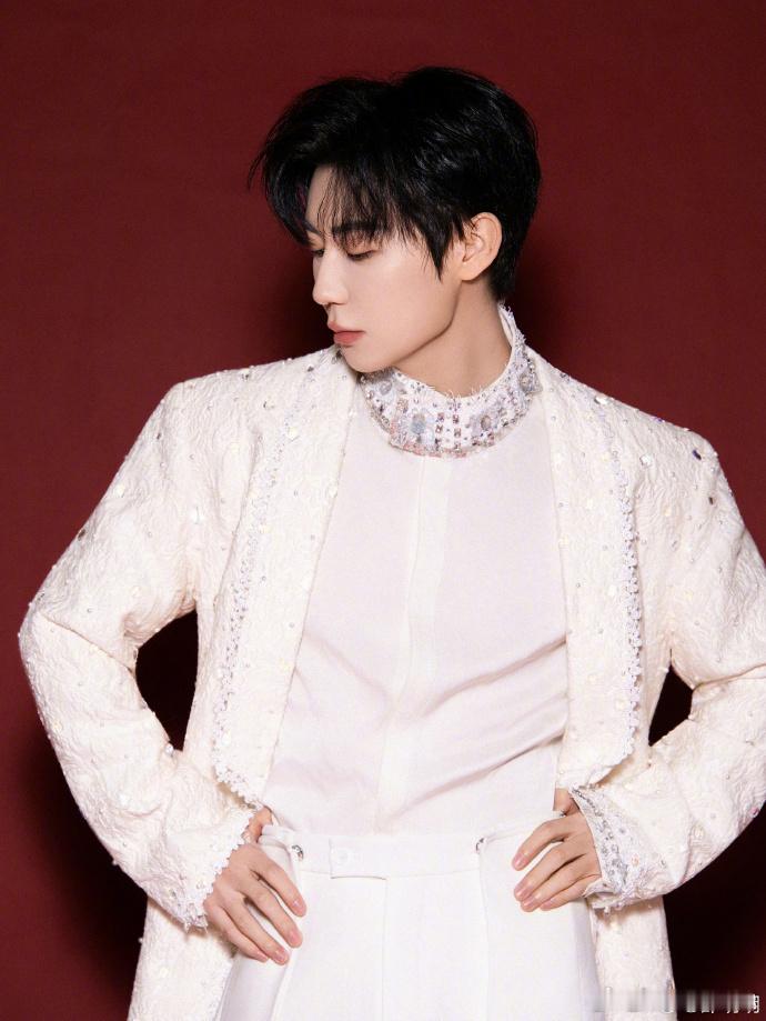 邵明明粉丝想要粉丝得到他的好体现在很多细微之处，比如认真准备每次亮相，比如珍