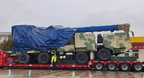 领先就领先美国！中国研制的全球首款实战级陆基电磁炮亮相 近期，一款国产新型陆