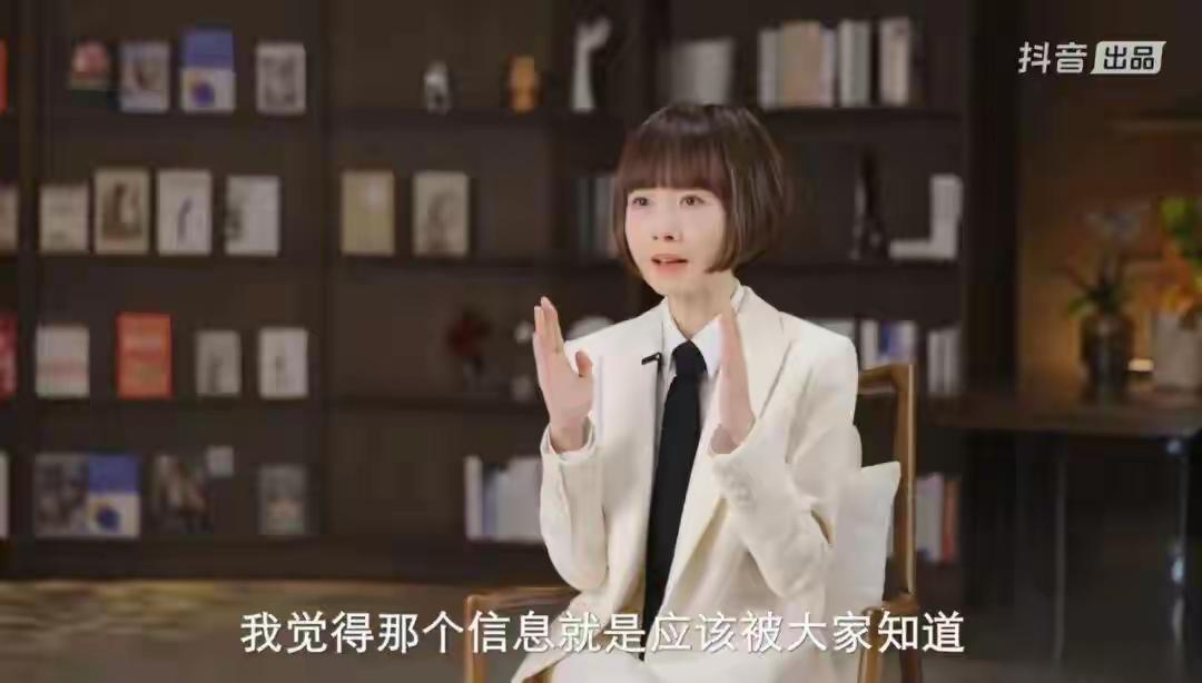 现代版“何不食肉糜”。在2008年的一期访谈节目中，鲁豫曾问一名留守儿童：“为