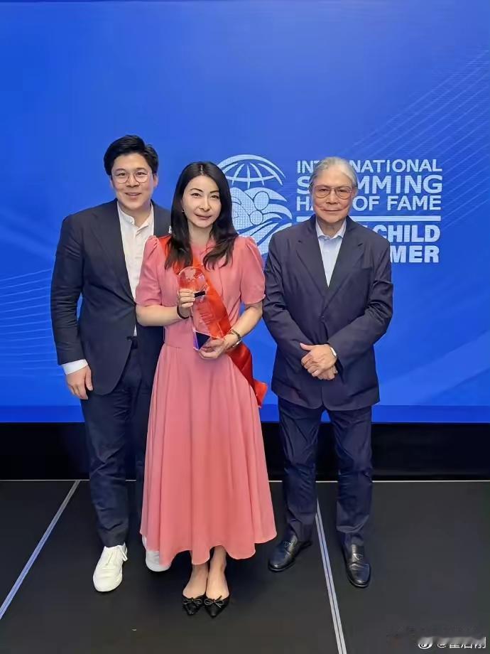 向太说一般豪门太太都不太幸福，因为老公在外面有很多女人。她们离婚也不会带走豪