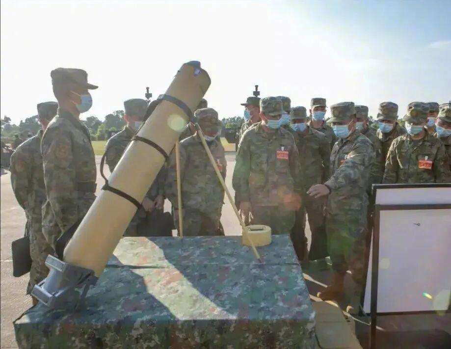 国产单兵巡飞弹也装备了一点点，口罩期间服役的，但后来就没下文了。估计是看俄乌战场FPV兴起的缘故。估