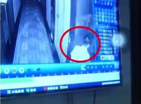 “必须严惩！”西安一女子喝醉酒，男朋友把她留在了酒店房间。哪知道，男子从外面返回