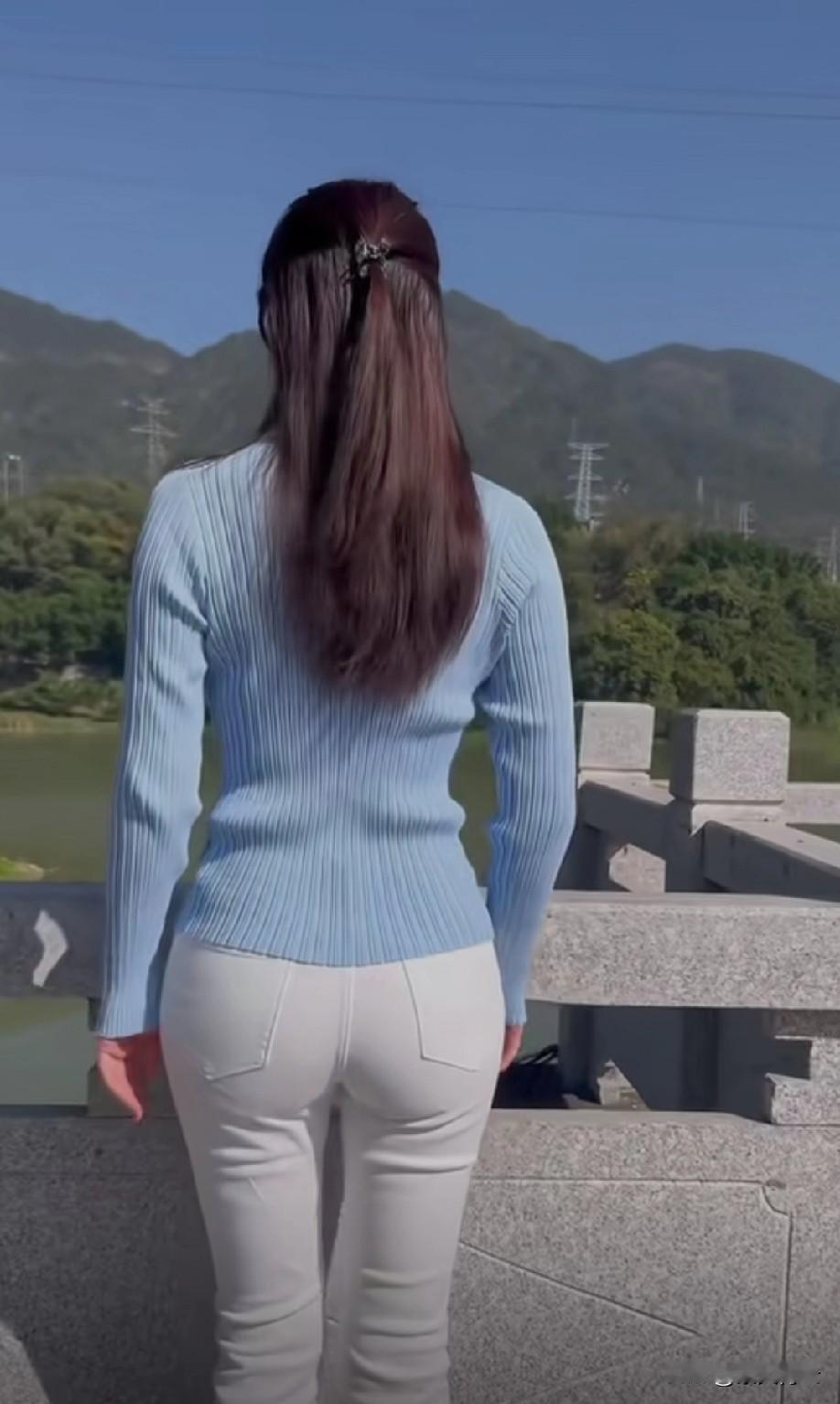 与人为善从不是单向付出，本质是给自己的心境修一条坦途。对他人宽容，是放过纠结的自