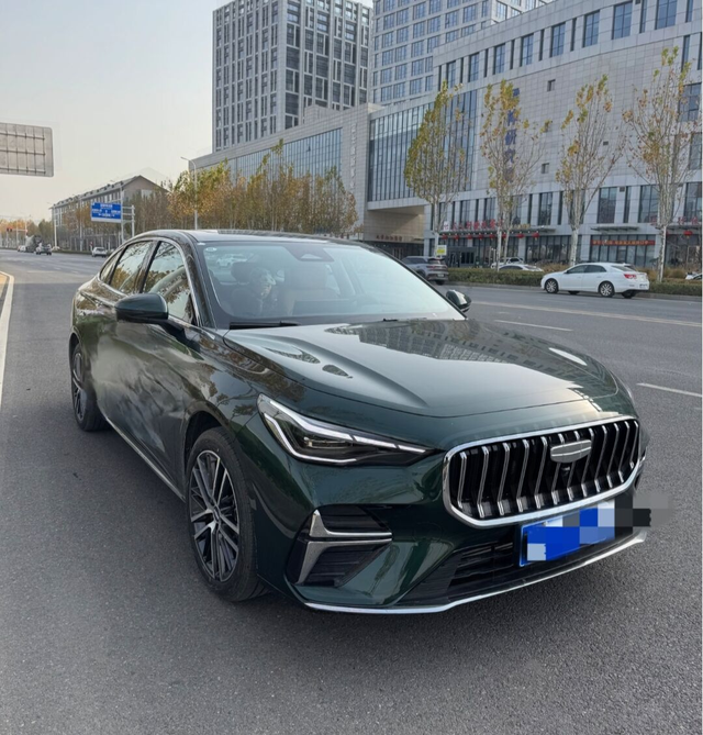 帝豪明明有三四款配置可4儿子店的展车、试驾车清一色都是顶配。想体验低配1.5L