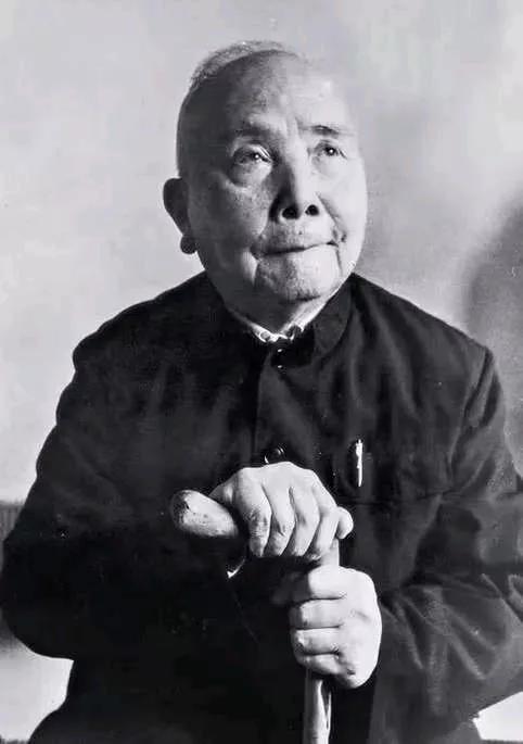 1949年，王震率十万大军进入新疆，却苦于没煤取暖，这时，李四光告诉他：“我有个