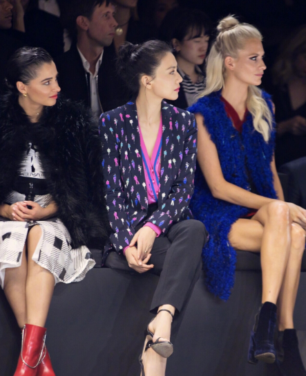 说实话颜值上董洁没有高圆圆漂亮，但这个侧颜，董洁完全秒了高圆圆，内娱里比她好看的