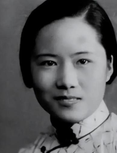 她帮美国造出原子弹，37年后回国，见到周总理第一句话是：“我找不到父母的坟了”