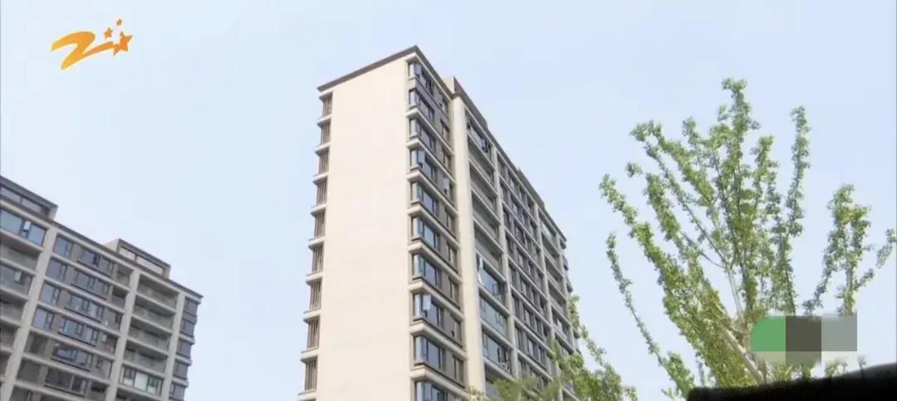 5月31，浙江宁波一女子把125平的房子卖了343万，只收到52万首付，中介让先