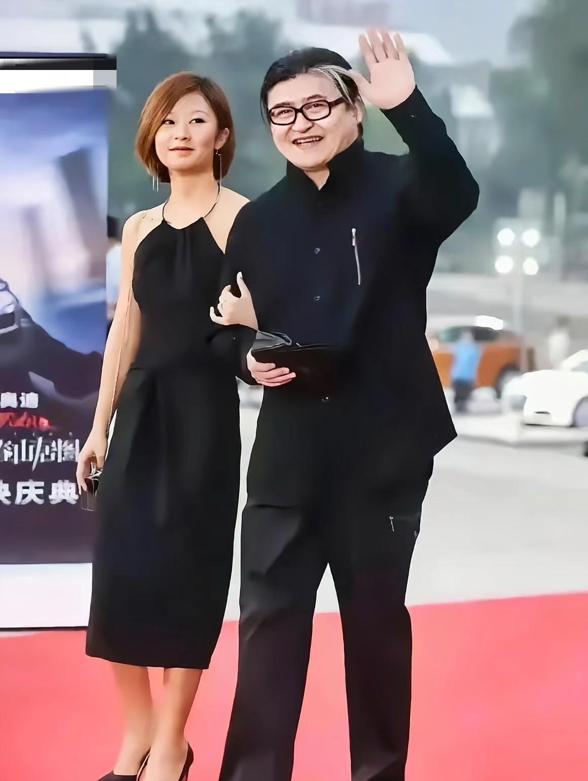 刘欢女儿结婚，现场曝光，染红发很漂亮，卢璐打扮喜庆，新郎帅气——这场低调的婚礼，