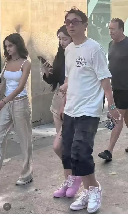 王思聪很可能不会再回国，这并不是因为他欠了20亿，也不是因为王健林卖掉了48座万