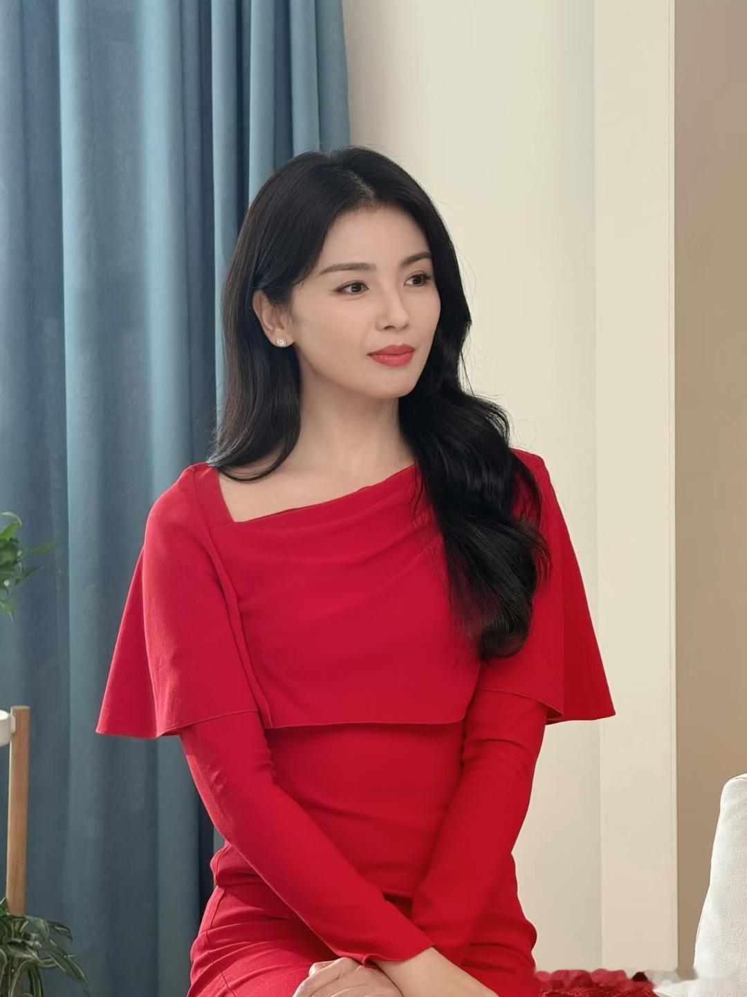 刘涛真不愧是妈祖严选！最红的时候退圈了，再出圈又红了，别人想红一次都很难……