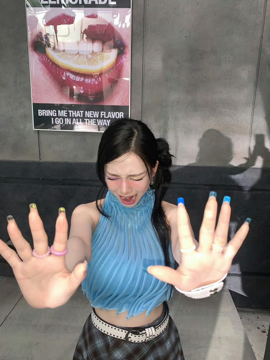 上传这个照片我不知道她想干嘛