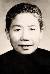 1964年，曾国藩弟的曾孙女曾昭燏，来到南京灵谷寺。她径自走向北塔，登上第七层后