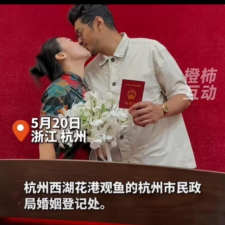 一个杭州姑娘谈了个外国男朋友，领回家给爸妈看，她妈当场脸就垮了，气的整整一个月没