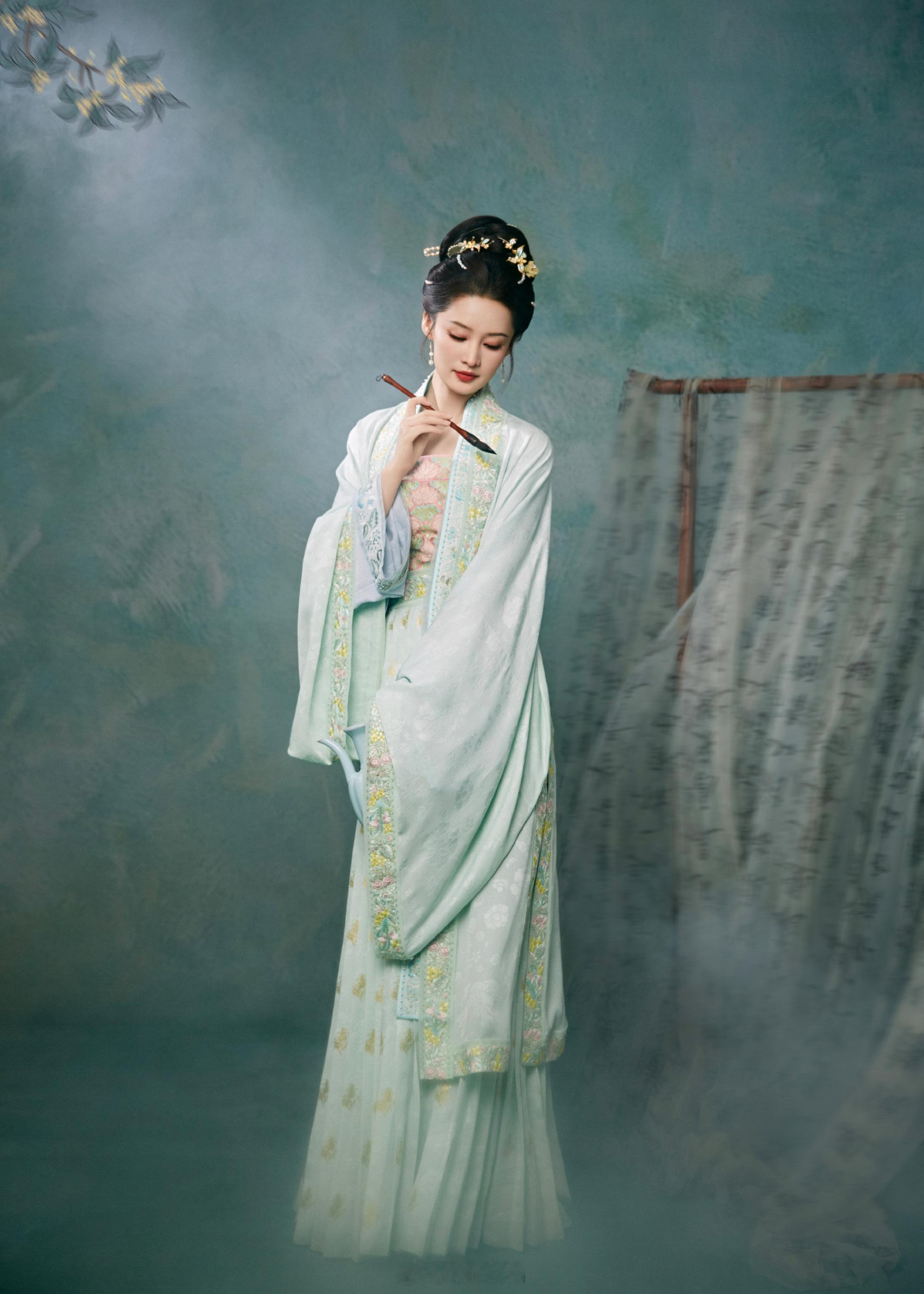 秦岚李沁王楚然美成啥了清冷感和书卷气，浅碧色最衬——李沁李沁真有宋韵，以后如