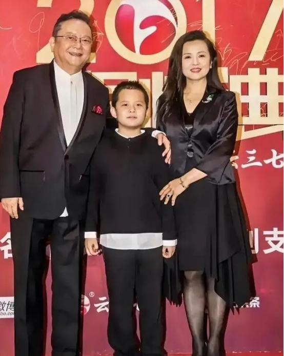 78岁的王刚，60岁的时候得了一子，本以为晚年可以安享清福，没想到现在17