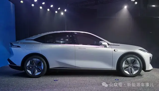 2025重磅新车: 最便宜的阿维塔06搭载华为智驾的烨P7震撼登场