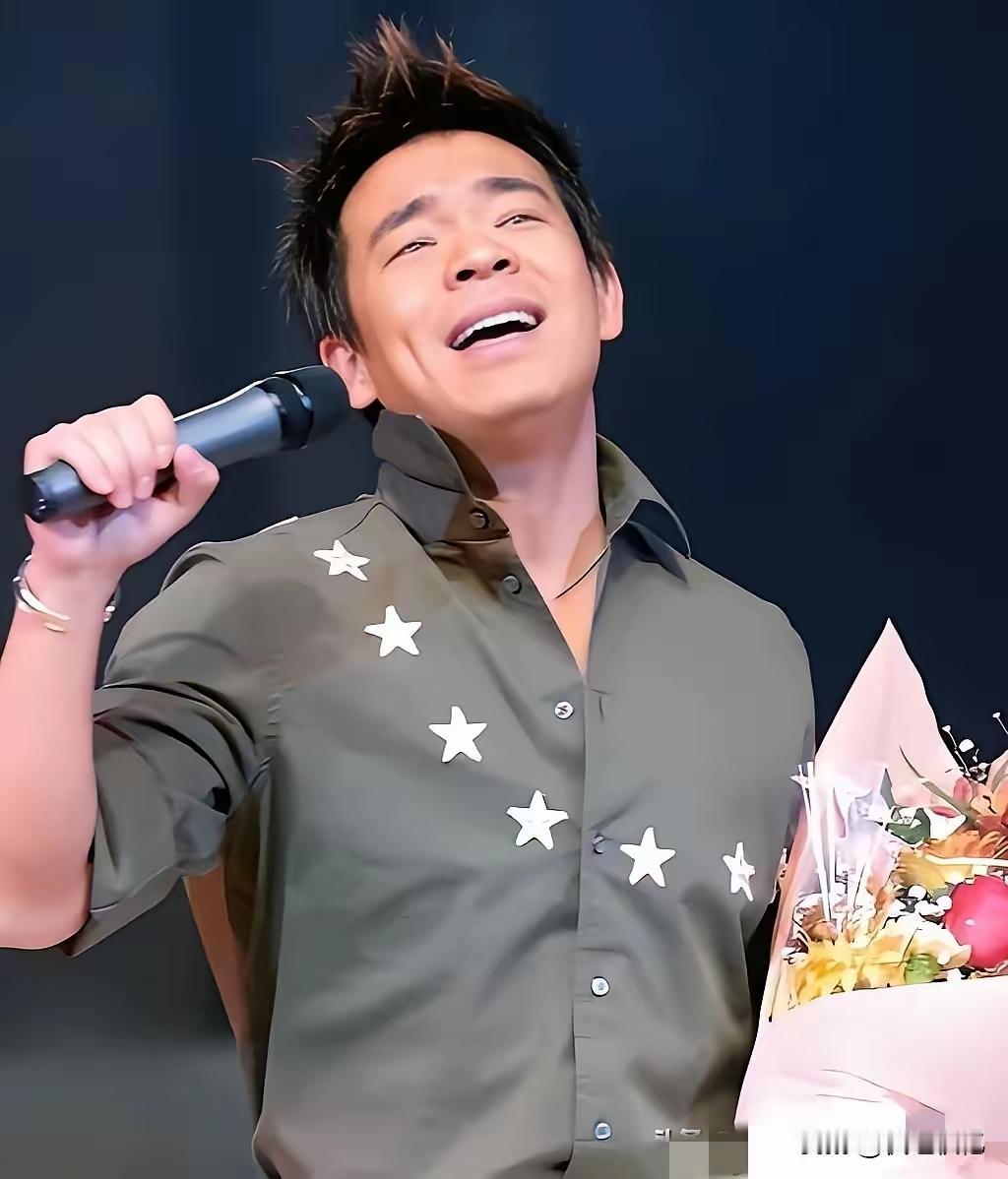 演员孙浩说：“有一次，有几位导演想请张嘉益吃饭，张嘉益便告诉他们，我有个好兄弟，