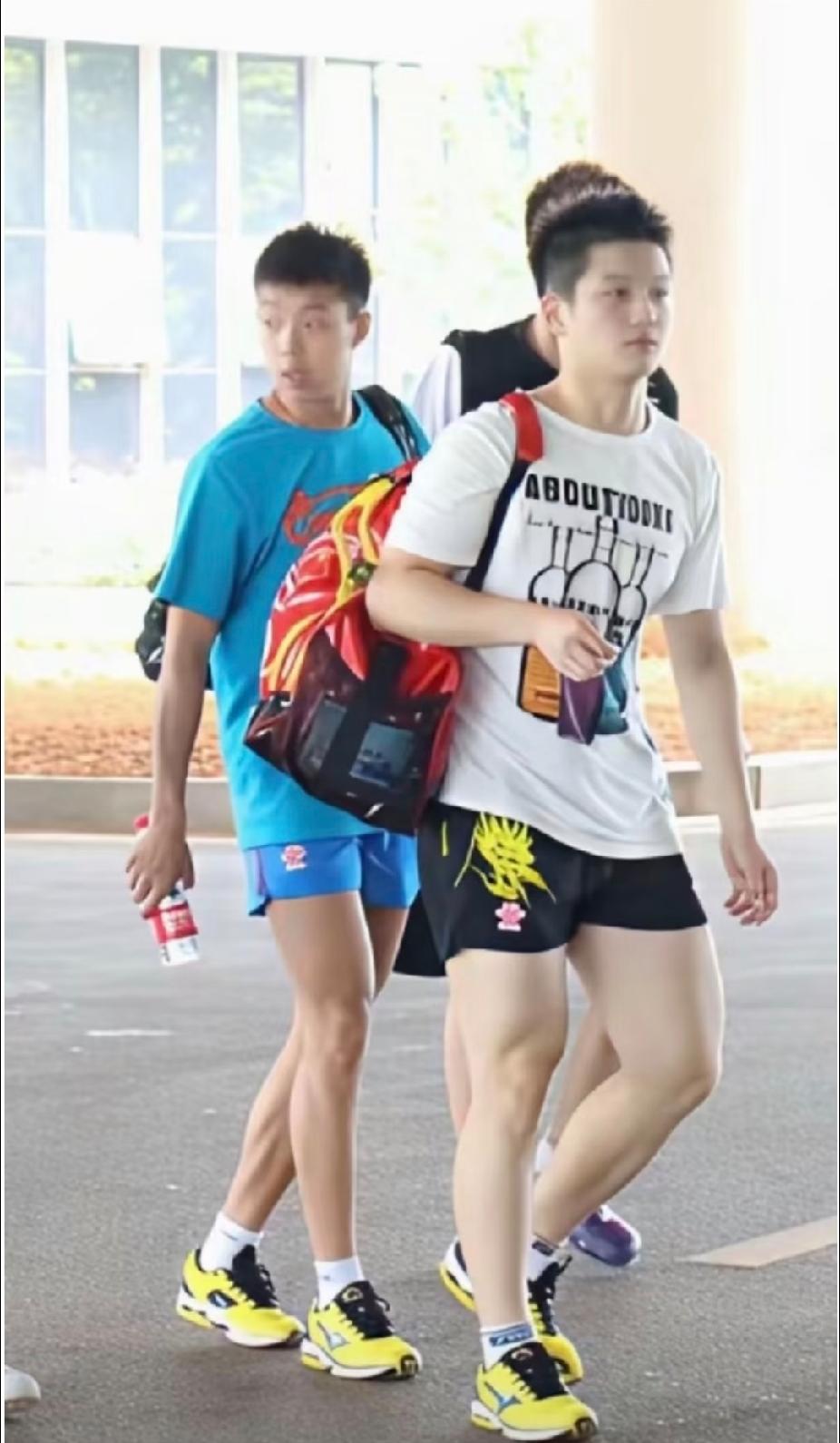 挖到一张少见的旧路透，年轻时候的樊振东也太惹人喜欢了老照片里的小胖，皮肤白