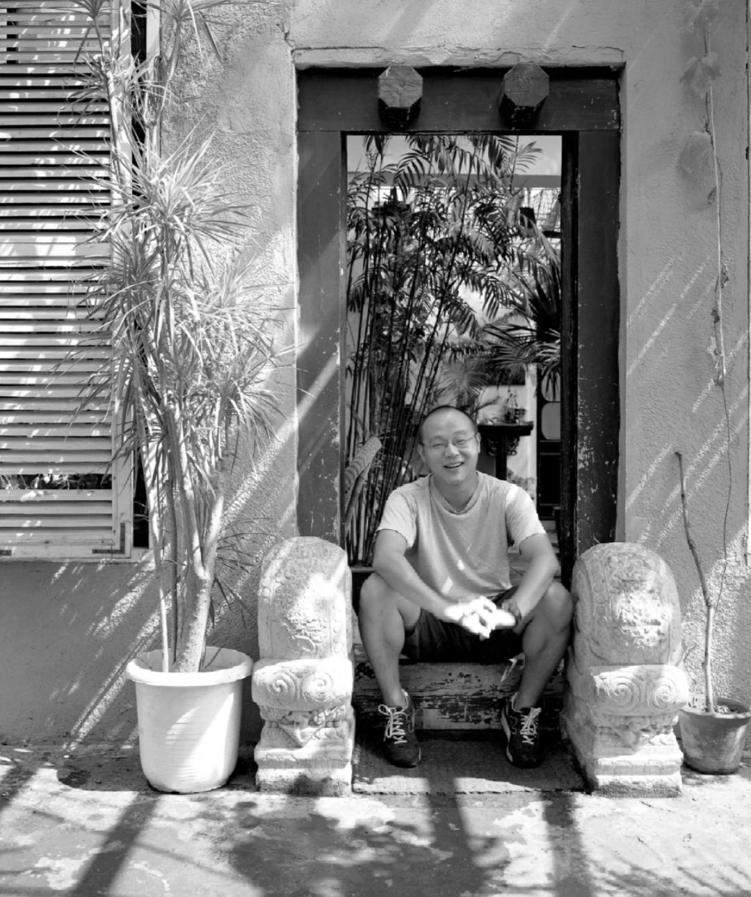 说起窦唯，这人真是个异类。当年在黑豹乐队，他是主唱，写的歌唱遍大街小巷。那会