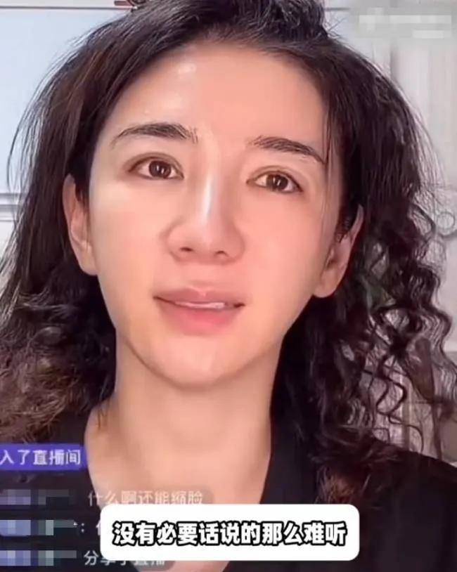 黄奕说，她女儿想出道，却遭到全网抵制，她特别难受，她想不明白，为什么大家和一个小