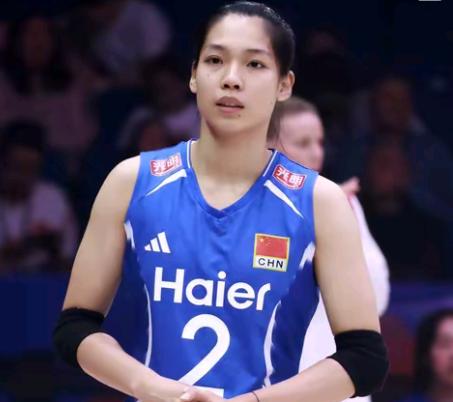 新一届中国女排队员年龄身高(平均年龄20岁)庄宇珊:23岁身高182cm