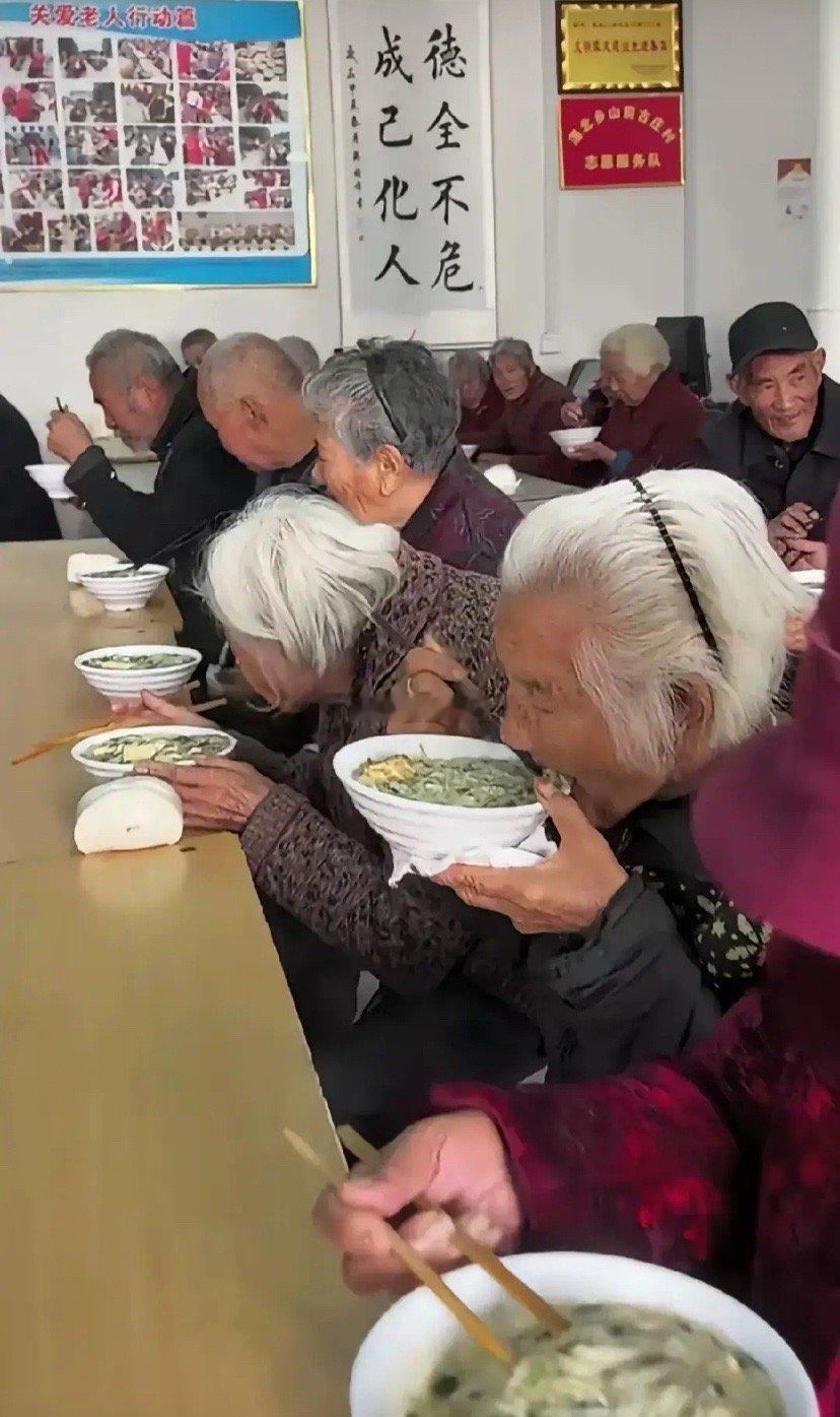 原来养老院是这样子的，看着有点心酸！