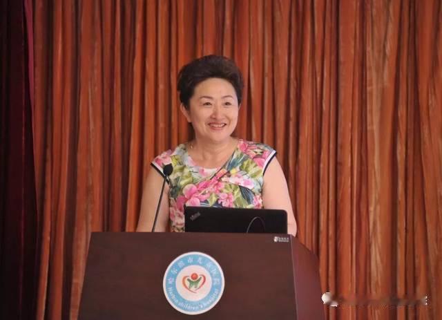 丁凤姝1962年出生，今年64岁，看她照片气质不凡，年轻时肯定是大美女。山东省蓬