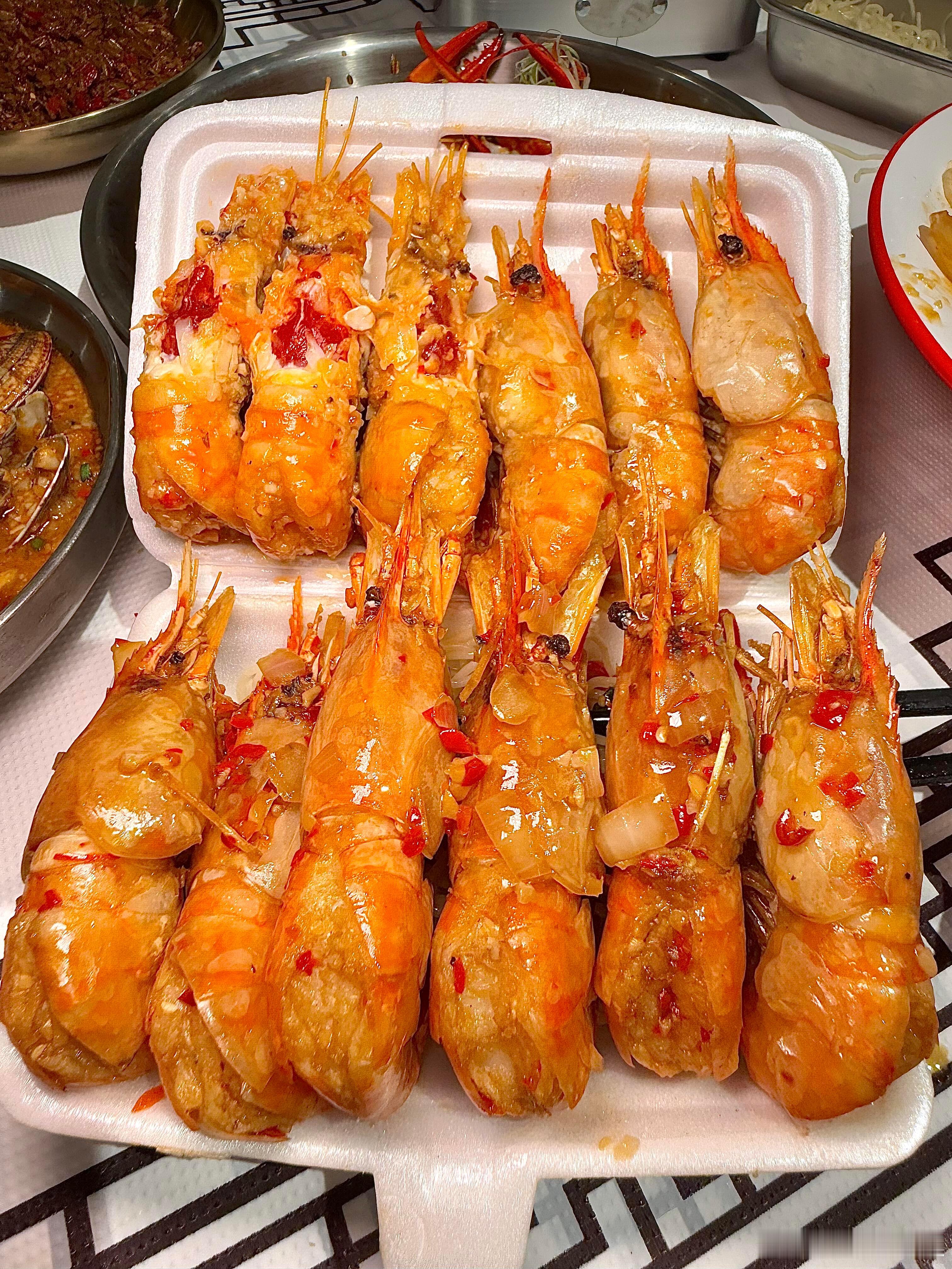 深圳大排档测评！！！发现一家巨好吃的。。。这家饭点排队人真的好多！不愧是全国口味