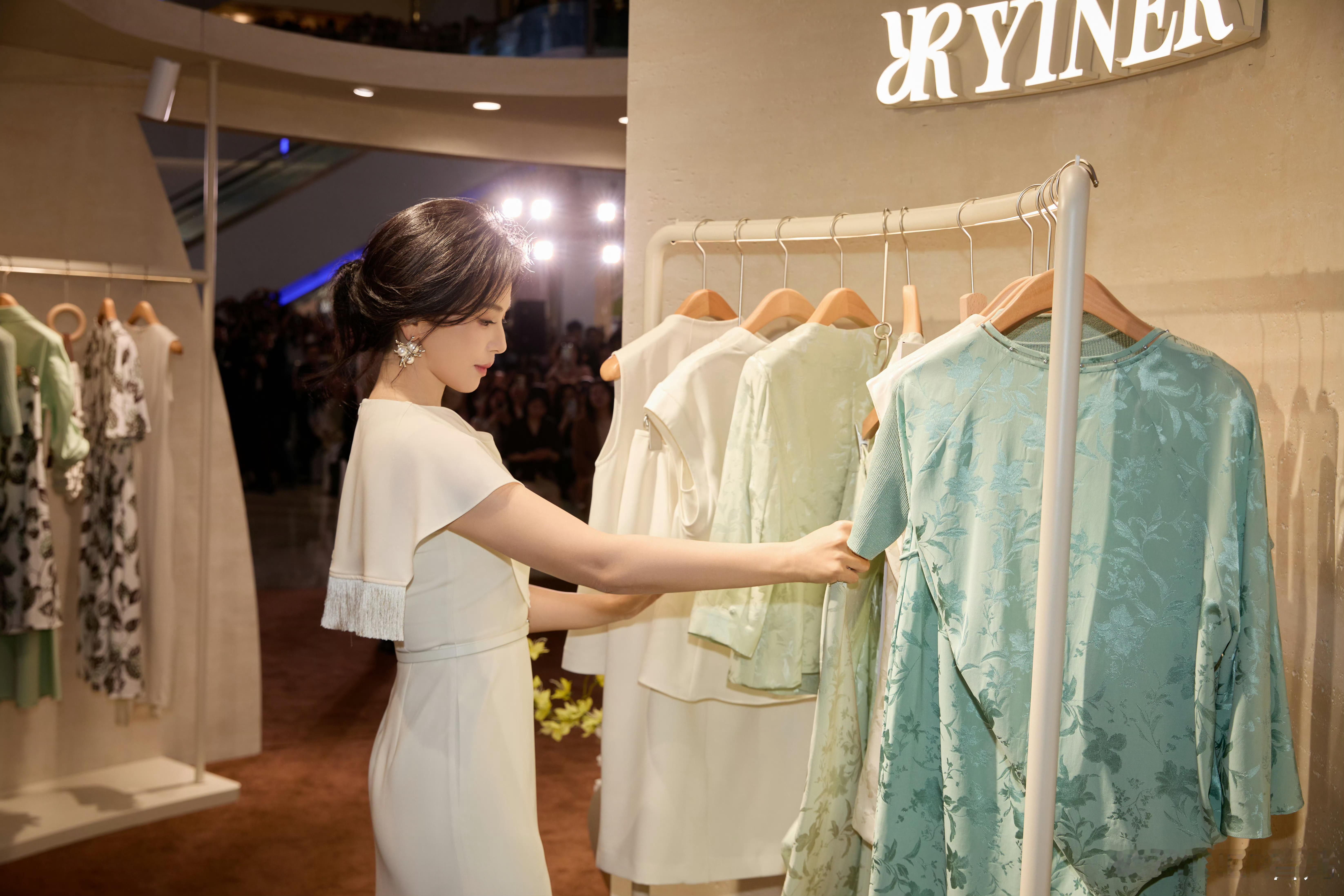 居然是同一个化妆师化刘涛化得好漂亮