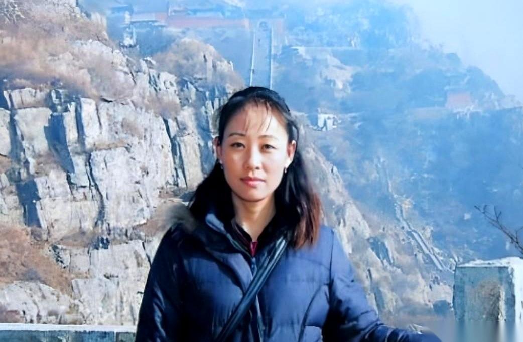 连华人神探李昌钰都想拜她为师。就凭看几个脚印。你敢信？一个内蒙女人，自家小卖