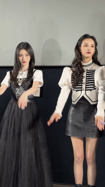 不愧是鞠婧祎，陈都灵跟着她跳舞都四肢协调了，虽然陈都灵拍子卡得还不是太准，但这次