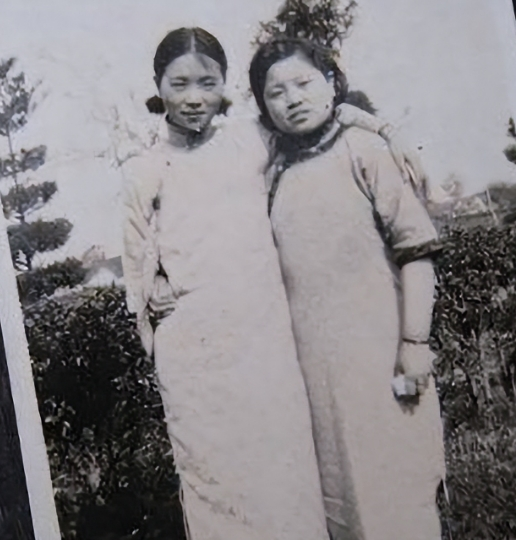 1914年，作家张恨水被迫结婚，他嫌弃妻子貌丑不会打扮，但是身体却很诚实，他经常