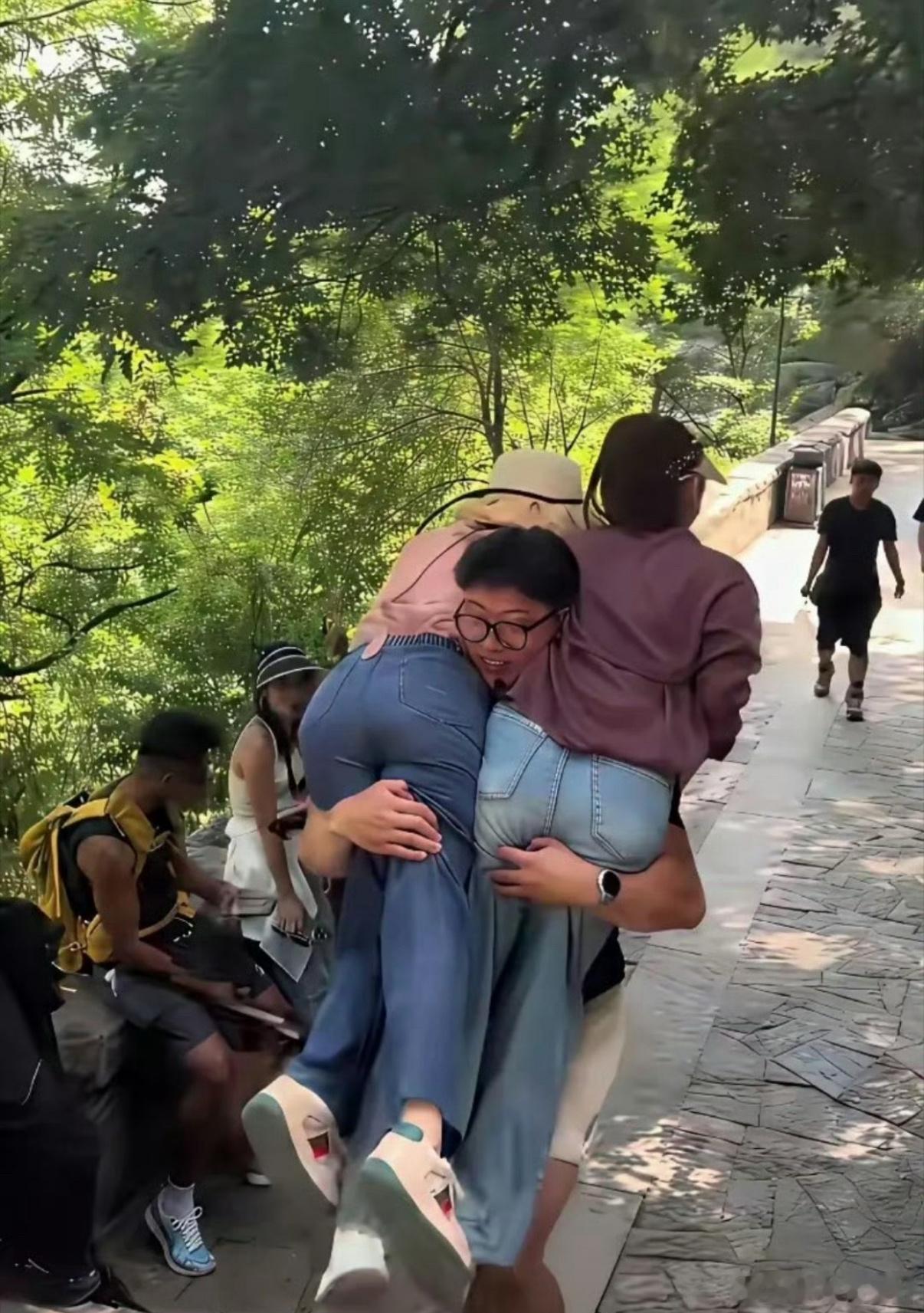 小伙子是人中吕布啊